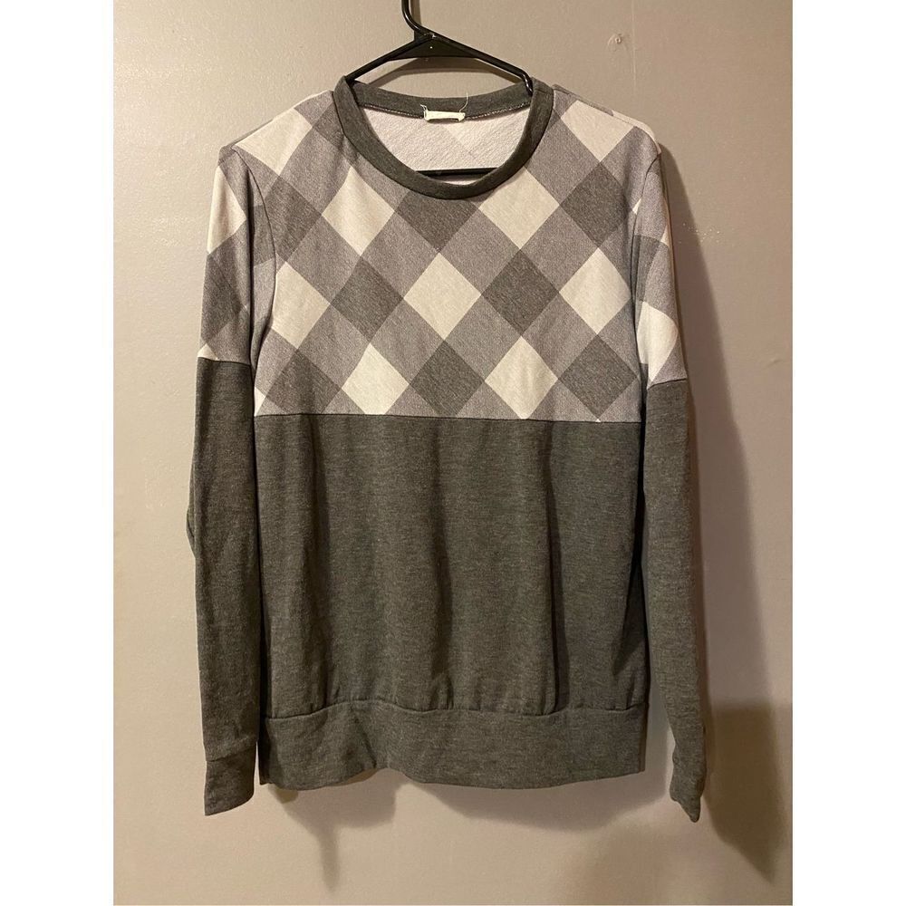 Luna Gray And White Checkard Crew Neck Sweater Size Medium